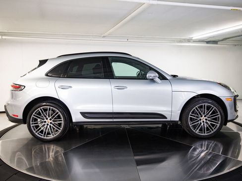 Certified 2026 Porsche Macan AWD/4WD image 8