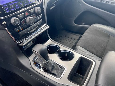 Used 2020 Jeep Grand Cherokee Altitude RWD image 28
