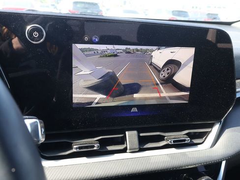 Used 2026 Chevrolet Equinox LT FWD image 23