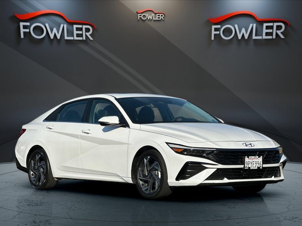 Used 2025 Hyundai Elantra Limited FWD image 7