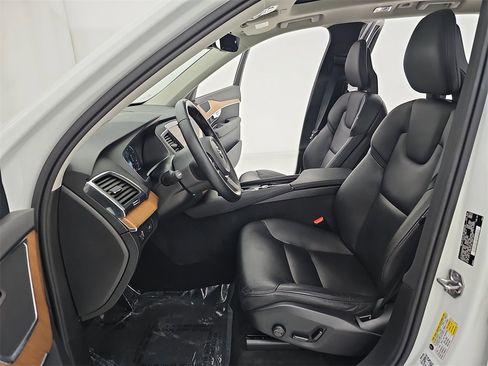 Used 2021 Volvo XC90 T5 Momentum image 22