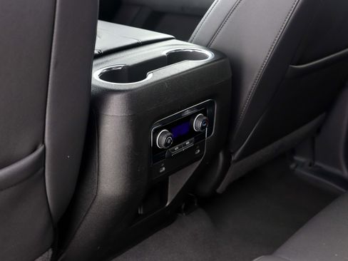 Used 2024 Chevrolet Suburban LT image 21