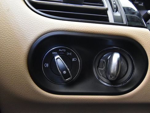 Used 2020 Porsche Macan image 30