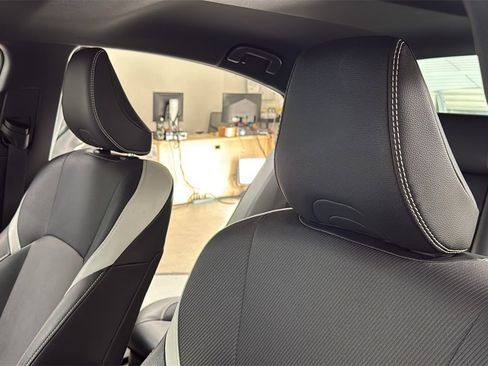 Used 2025 Toyota Camry SE image 13