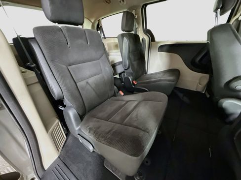 Used 2018 Dodge Grand Caravan SE w/ UConnect Hands-Free Group FWD image 26