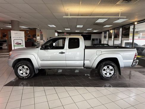 Used 2013 Toyota Tacoma 4x4 Access Cab w/ SR5 Pkg image 2