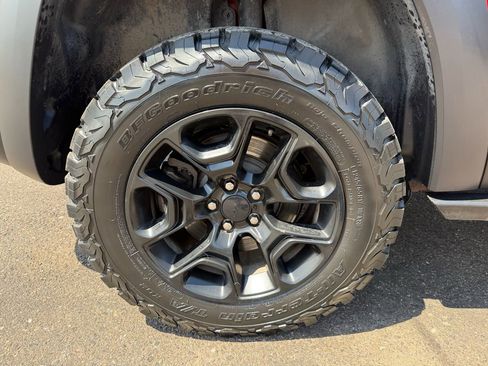 Used 2019 Jeep Cherokee Trailhawk w/ Trailer Tow Group image 12