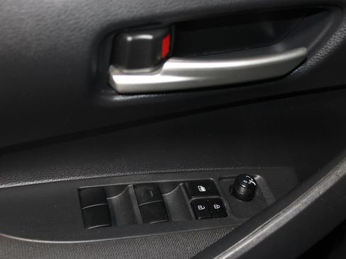 Used 2020 Toyota Corolla LE FWD image 9