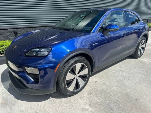 Used 2026 Porsche Macan Electric RWD image 7