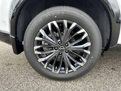 New 2026 Nissan Rogue Platinum w/ Tech Package AWD/4WD image 17