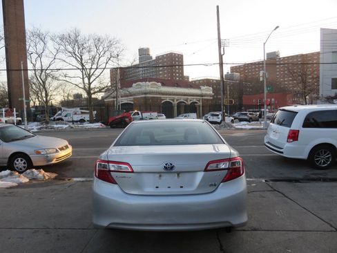 Used 2012 Toyota Camry LE image 8