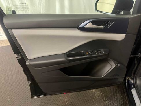 Certified 2023 Volkswagen Taos SE image 20