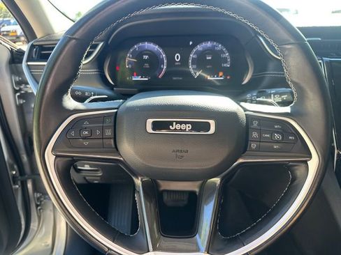 Used 2022 Jeep Grand Cherokee L Laredo w/ Luxury Tech Group I AWD/4WD image 29