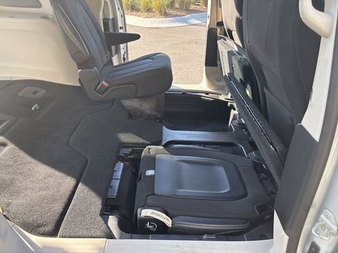 Used 2024 Chrysler Voyager LX FWD image 21