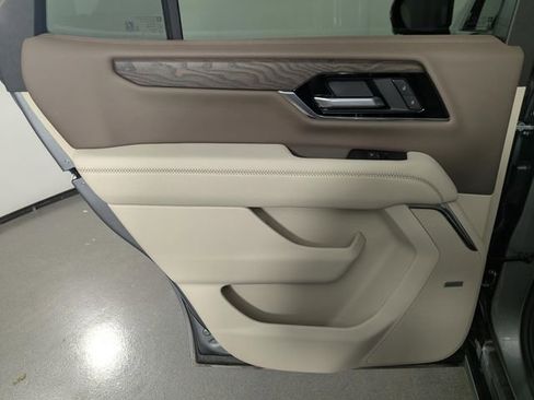 Used 2025 GMC Yukon Denali w/ Sun & Power Step Package image 15