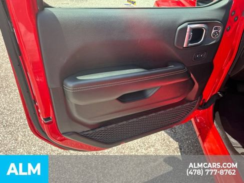 Used 2025 Jeep Wrangler Unlimited Sahara AWD/4WD image 11