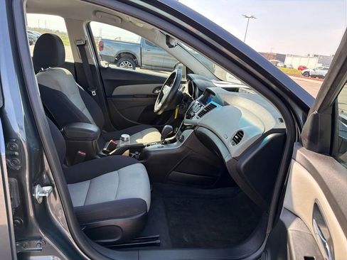 Used 2013 Chevrolet Cruze LS image 26