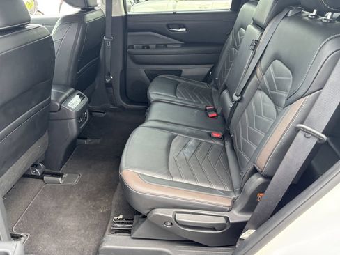 Used 2023 Nissan Pathfinder Platinum w/ Cargo Package AWD/4WD image 25