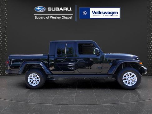 Used 2023 Jeep Gladiator Sport image 9