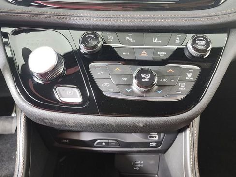 New 2026 Chrysler Pacifica Pinnacle image 23