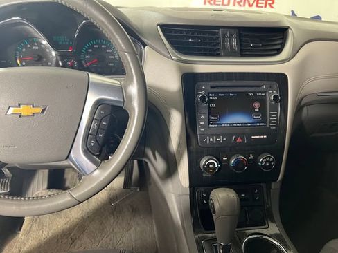 Used 2015 Chevrolet Traverse LT AWD/4WD image 17