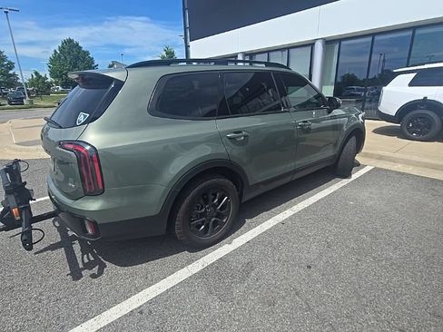 Used 2025 Kia Telluride AWD image 4