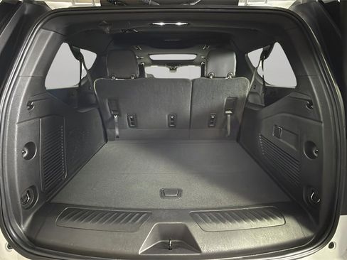 Used 2023 Chevrolet Suburban LT image 30