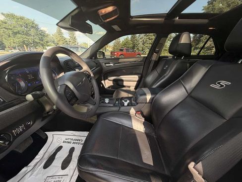 Used 2023 Chrysler 300 S w/ Comfort Group RWD image 11
