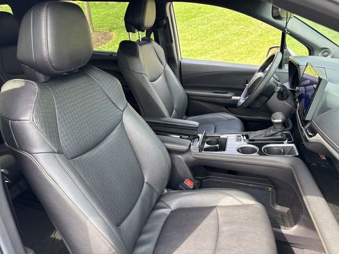 Certified 2025 Toyota Sienna XLE Woodland Edition image 13