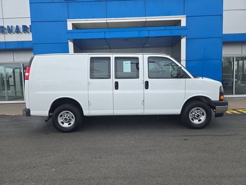 Used 2024 GMC Savana 2500 w/ Driver Convenience Package RWD image 16