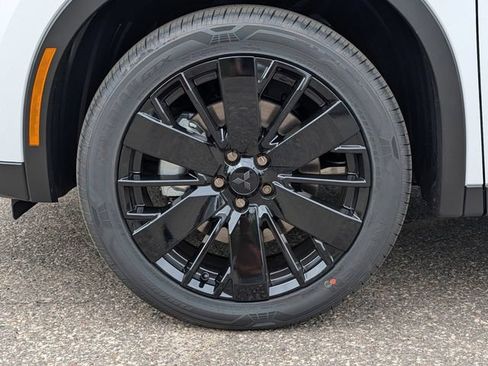 New 2026 Mitsubishi Outlander LE AWD/4WD image 3