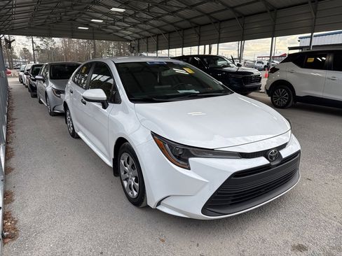 Used 2024 Toyota Corolla LE image 2