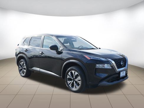 Used 2023 Nissan Rogue SV image 1