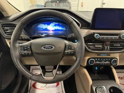 Used 2020 Ford Escape Titanium w/ Titanium Premium Package 2.0 image 19