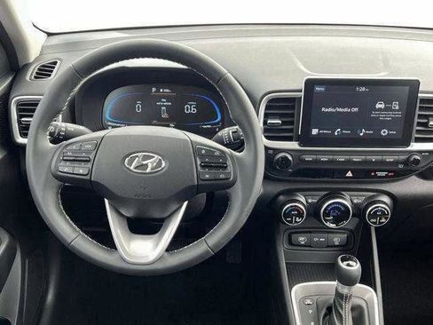 New 2025 Hyundai Venue SEL FWD image 17
