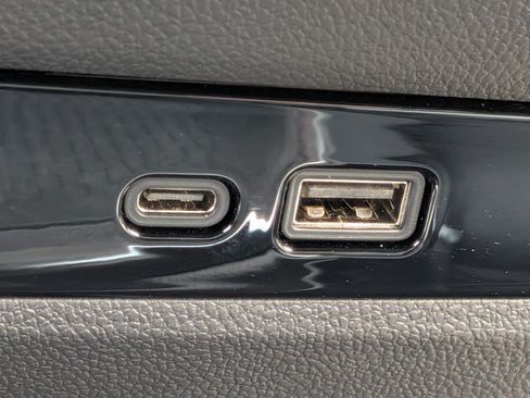 Certified 2025 Buick Enclave Sport Touring w/ Power Package FWD image 29