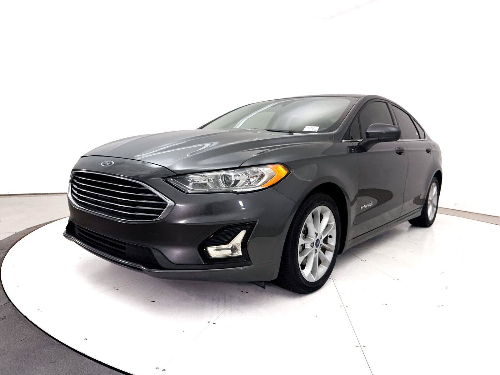 Used 2019 Ford Fusion SE FWD image 3