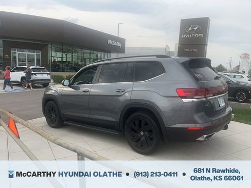 Used 2024 Volkswagen Atlas SE w/ Panoramic Sunroof Package AWD/4WD image 9