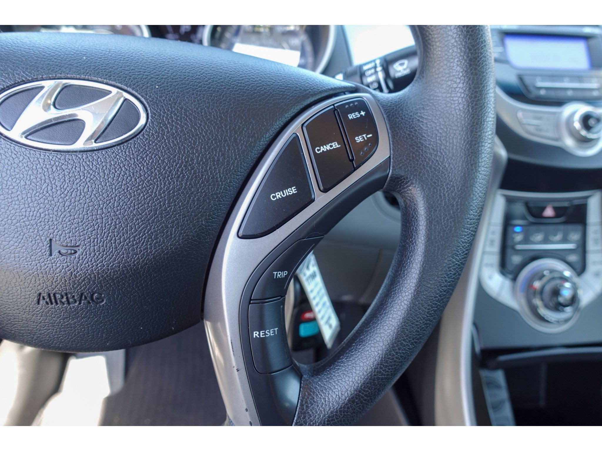 Used 2013 Hyundai Elantra FWD image 16