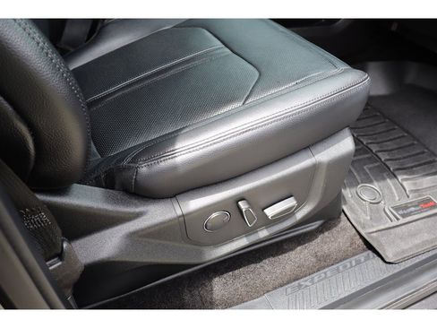 Used 2018 Ford Expedition Limited w/ Equipment Group 301A AWD/4WD image 16
