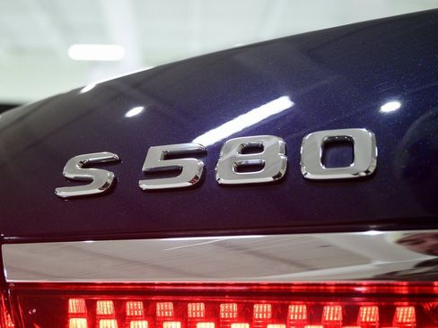 Certified 2022 Mercedes-Benz S 580 4MATIC Sedan image 18