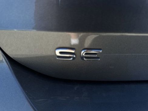 Used 2024 Volkswagen Taos SE w/ Panoramic Sunroof Package image 31