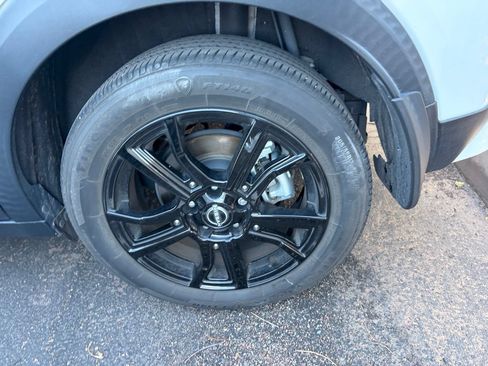 Used 2024 Nissan Kicks SV FWD image 7