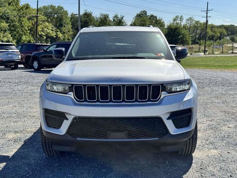 New 2025 Jeep Grand Cherokee Laredo w/ Luxury Tech Group I AWD/4WD image 23