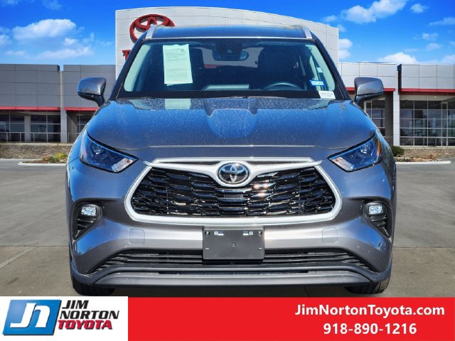 Used 2026 Toyota Highlander XLE AWD/4WD image 2