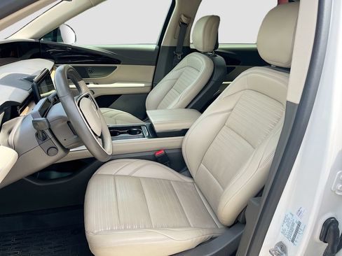Used 2025 Lincoln Nautilus Reserve AWD/4WD image 22