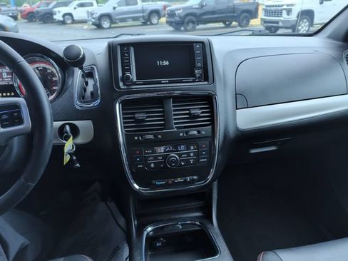 Used 2013 Dodge Grand Caravan R/T w/ Driver Convenience Group FWD image 17