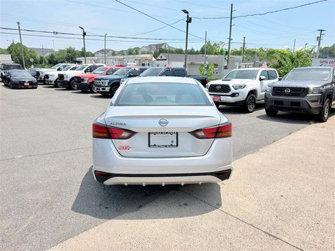 Used 2024 Nissan Altima 2.5 S FWD image 3
