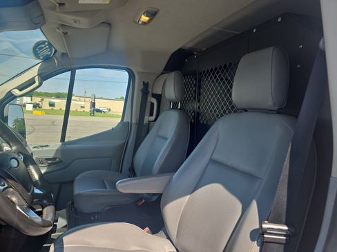 Used 2015 Ford Transit 250 130 Low Roof RWD image 5