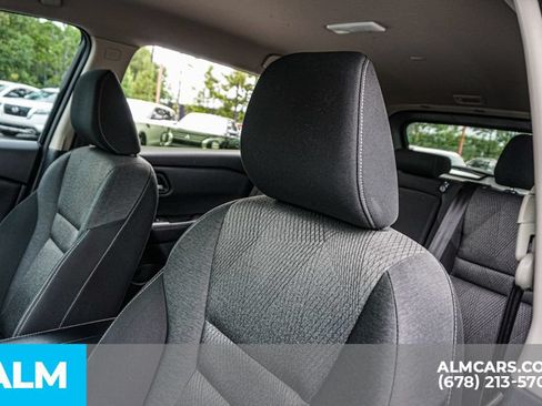Used 2024 Nissan Rogue SV FWD image 18